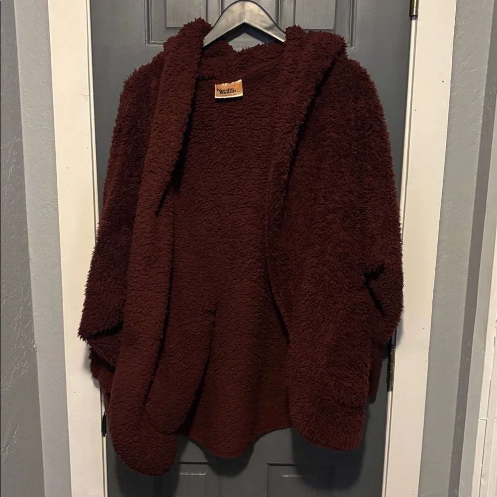Nordic Beach Burgundy Fuzzy Hooded Jacket with tight wrists - Picture 1 of 4